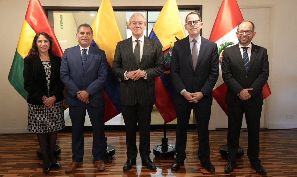 PeruOEA's tweet photo. 2) Comunidad Andina (@ComunidadAndina) – Embajador Gonzalo Gutiérrez es elegido Secretario General (2023-2028) el 4 de agosto de 2023

https://t.co/V2drivfWLA https://t.co/nGgQj7Vp3R