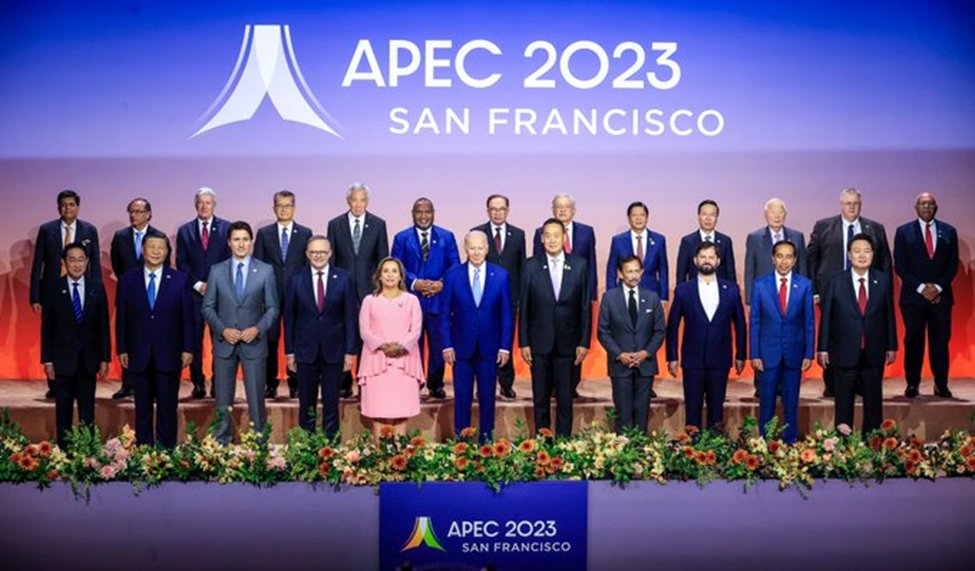 PeruOEA's tweet photo. 3) Foro de Cooperación Económica Asia-Pacífico (@APEC) – El Perú asumió la presidencia el 17 de noviembre de 2023

https://t.co/dEhkP0qsc7 https://t.co/mwH2qGZnJx
