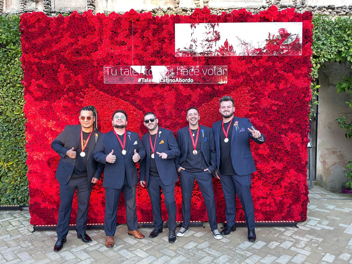 🌟 ¡Un agradecimiento especial a TRAFFIC LONDON por vestirnos en los <a href="/LatinGRAMMYs/">The Latin Recording Academy / Latin GRAMMYs</a> ! ✨ 

¡Gracias por ser parte de nuestro viaje! 🇵🇾🎶

#LatinGRAMMY #TierraAdentro #AYVU #LatinGRAMMYs2023 #TrafficLondonPy