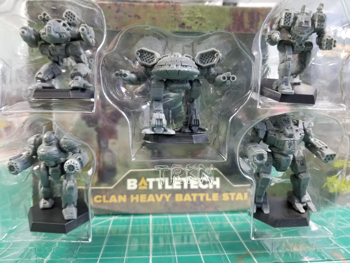 EpicDieStudio's tweet photo. Possibly debuting tonight on stream! My Ragnar for 40k is almost complete, so I will have this group of mechs primed just in case. 7pm CST on https://t.co/a01ElyUhuL. Come on by to paint along or just to chat.
https://t.co/YYUw7PcLLa
#battletech #miniaturepainting #wolfclan https://t.co/MWDDFklAaw