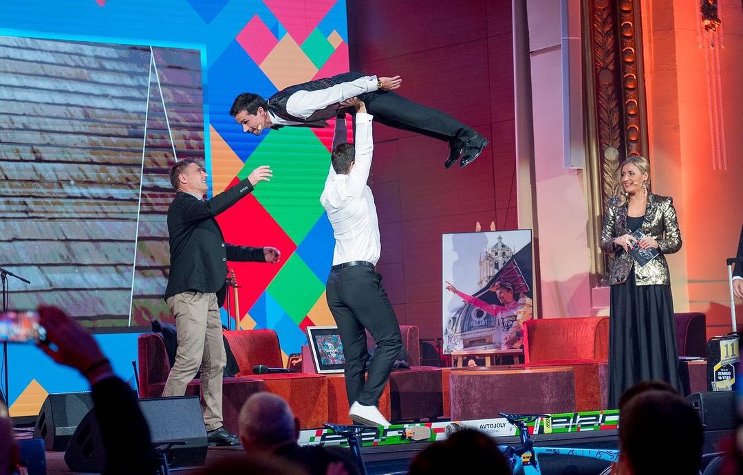 rogla's tweet image. Special night in Ljubljana!

Thank you all involved, hvala vsem ki ste bili tam, hvala vsem, ki ste kakorkoli sodelovali. Izjemno ponosen na to, kar nam je uspelo skupaj.

@the_1_dragon srečno! 😜

Priklon @PrimoRogliFoun1 in @sloveniaolympicteam 💪🏼

 📸 @bohakphoto @alesfevzer