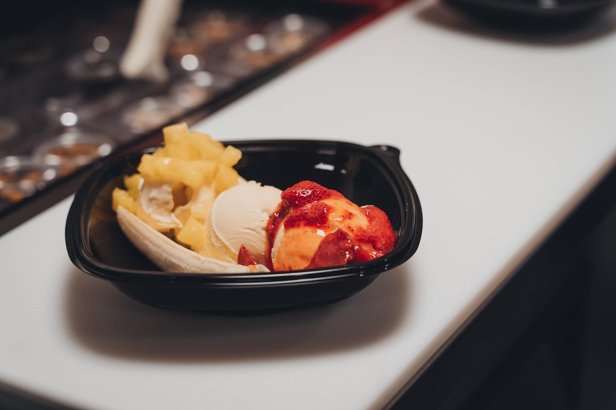 Hwy55Burgers's tweet image. 🍔 We have lots to choose from! 

🥗 From sides to salads, burgers to banana splits, sandwiches to shrimp plates and so much more! 

😎 We are more than just a burger joint! 

#burgerjoint #salads #bananasplit #frozencustard #takeout #hotdog #Lemonade #hwy55eats