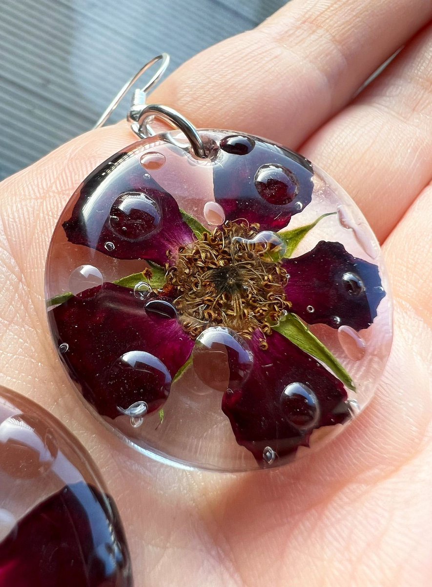 Elysper's tweet photo. Just made another pair of earrings 💜♥️
They are available on my website (among others) :)
https://t.co/dCNTn3dfe1 https://t.co/xlATyC9UXM
