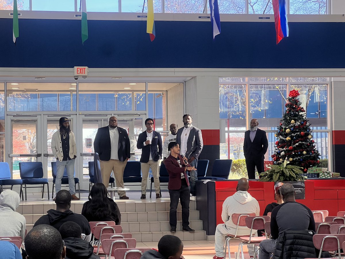WesleyBell4MO's tweet photo. Mental Health care should not be whispered about, ridiculed or ignored, but embraced and supported in order to uplift our communities. 
So proud to support the "Dudes, Dad's and Donuts" program hosted by @FergFlorSchools https://t.co/MZNrQA96NF