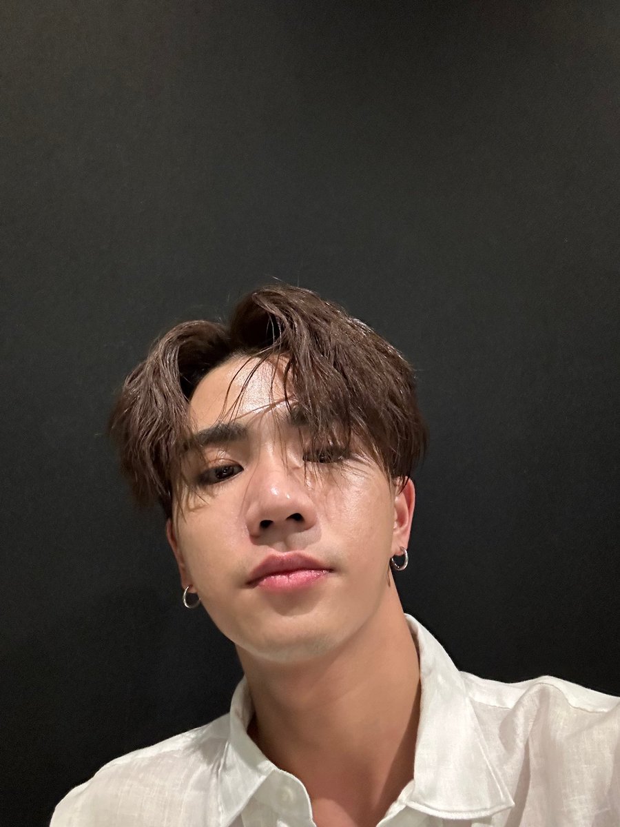 NokNokPS's tweet photo. วันนี้เก่งมากครับลูกชาย ถึงบ้านแล้วก็พักผ่อนนะครับ🖤
#PerthTanaon
#KDPPE
#PCSunsetTiminVN https://t.co/RI0yic7n8c