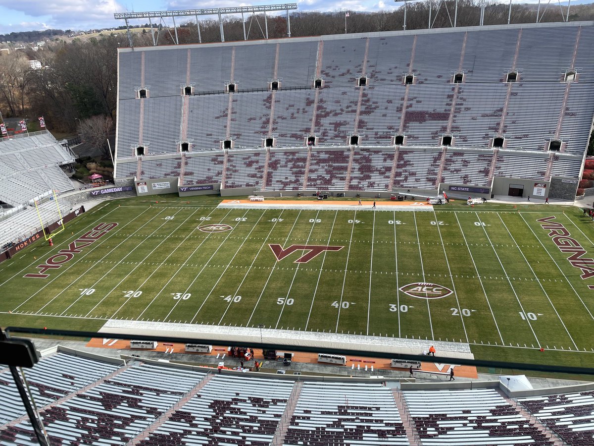 Lane Stadium is ready for the last home game - are you? On the air with ⁦@zach_w_mackey⁩ & ⁦@BillRoth2020⁩ at 1:30. Let’s go - Hokies!