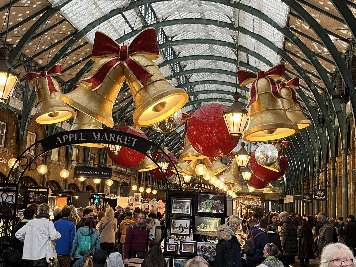 AnneWilsontc's tweet photo. @nabma Covent Garden  Market decorated for Christmas https://t.co/thccP7mGIE