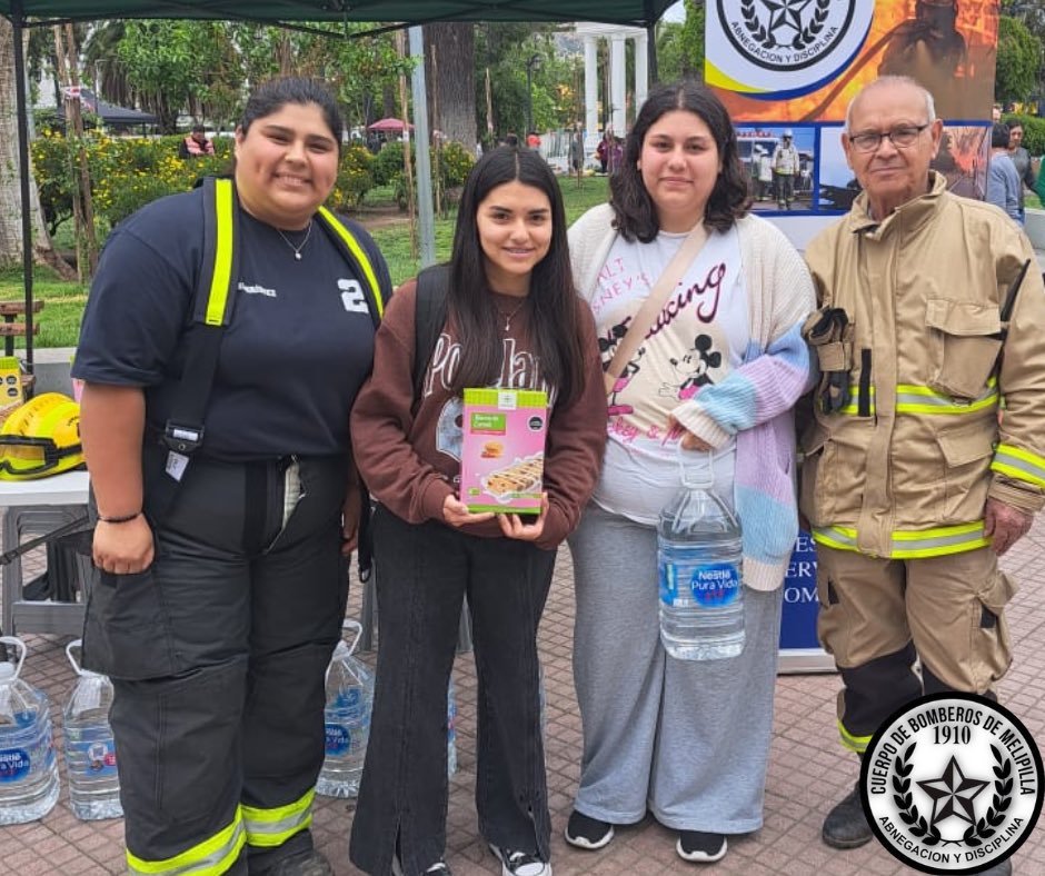 🚒👩🏻‍🚒👨🏻‍🚒 Nuestros Bomberos y Bomberas ya están en Plaza de Armas de #Melipilla pare recibir tus aportes

🔴 Estamos recibiendo: 
✔️ Agua embotellada 
✔️ Barras proteicas 
✔️ Snacks de frutos secos

Estaremos hasta las 13.30 horas, y luego, desde las 16:00 y hasta las 20:00 horas