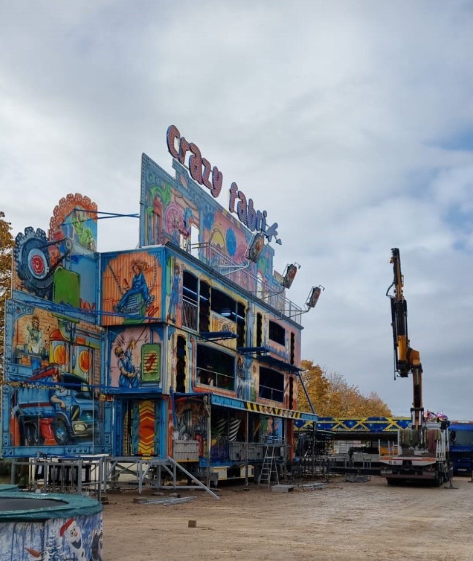 KellarIndustrie's tweet photo. Grutage du manège Crazy Fabrik pour la fête des Tuileries et le marché de Noël. Demandez votre devis par mail kellar.industrie@gmail.com  ou par ☎️ 01.64.06.40.50
https://t.co/Usfe6GzPme 
#Kellar #Grue #Paris  #JardindesTuileries #marchédeNoël @ParisAMDParis @Paris https://t.co/DYwiRt6e9h