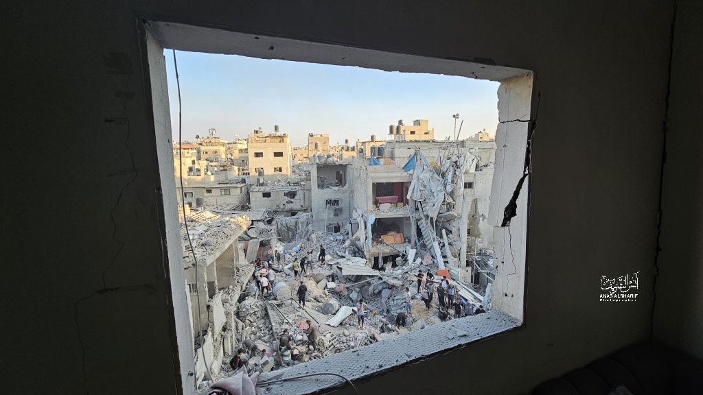 MohsinIslam's tweet image. In Jabalia camp, Gaza, over 50 people lost their lives due to an Israeli airstrike that specifically hit a residential compound near the Al-Hawja area.