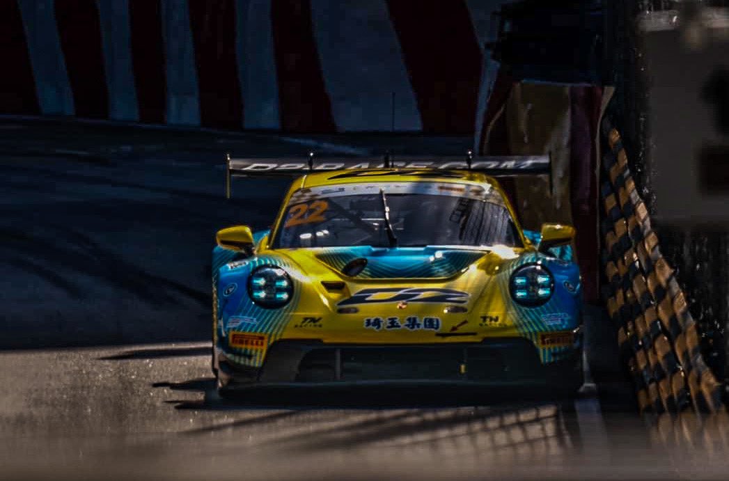 Kissing 😘 the #MacauGP barriers 🫣 #PorscheOnTrack #FIAGTWorldCup

#PorscheMotorRacing🔴🟡🔵⚫️