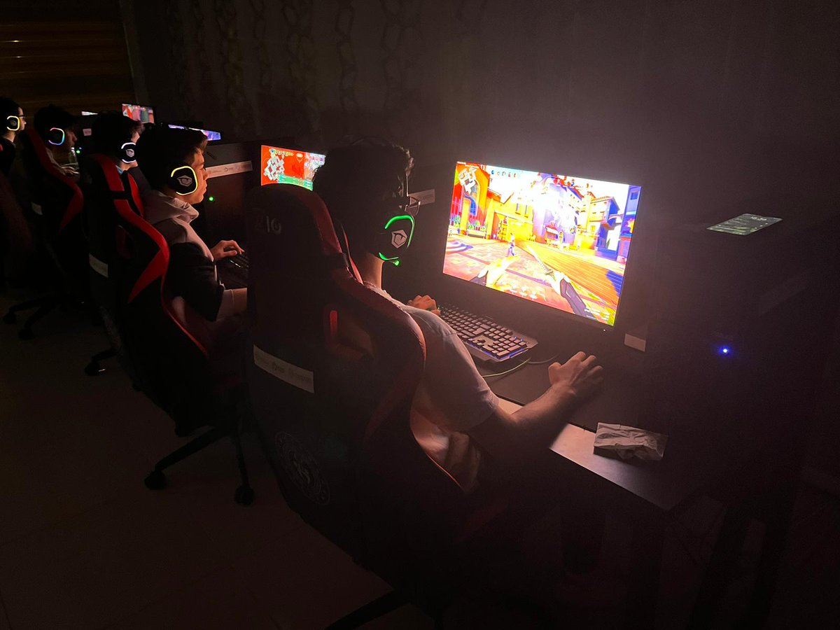 GSB_SinopGM's tweet photo. 📍Sinop Gençlik Merkezi
Espor atölyemizde eğitim alan gençlerimiz ile Kayseri Talas Gençlik Merkezindeki gençlerimizin Espor karşılaşmasından kareler 🎮
#GSBGM
#EsporEgitimi https://t.co/bsaHT9xYhC