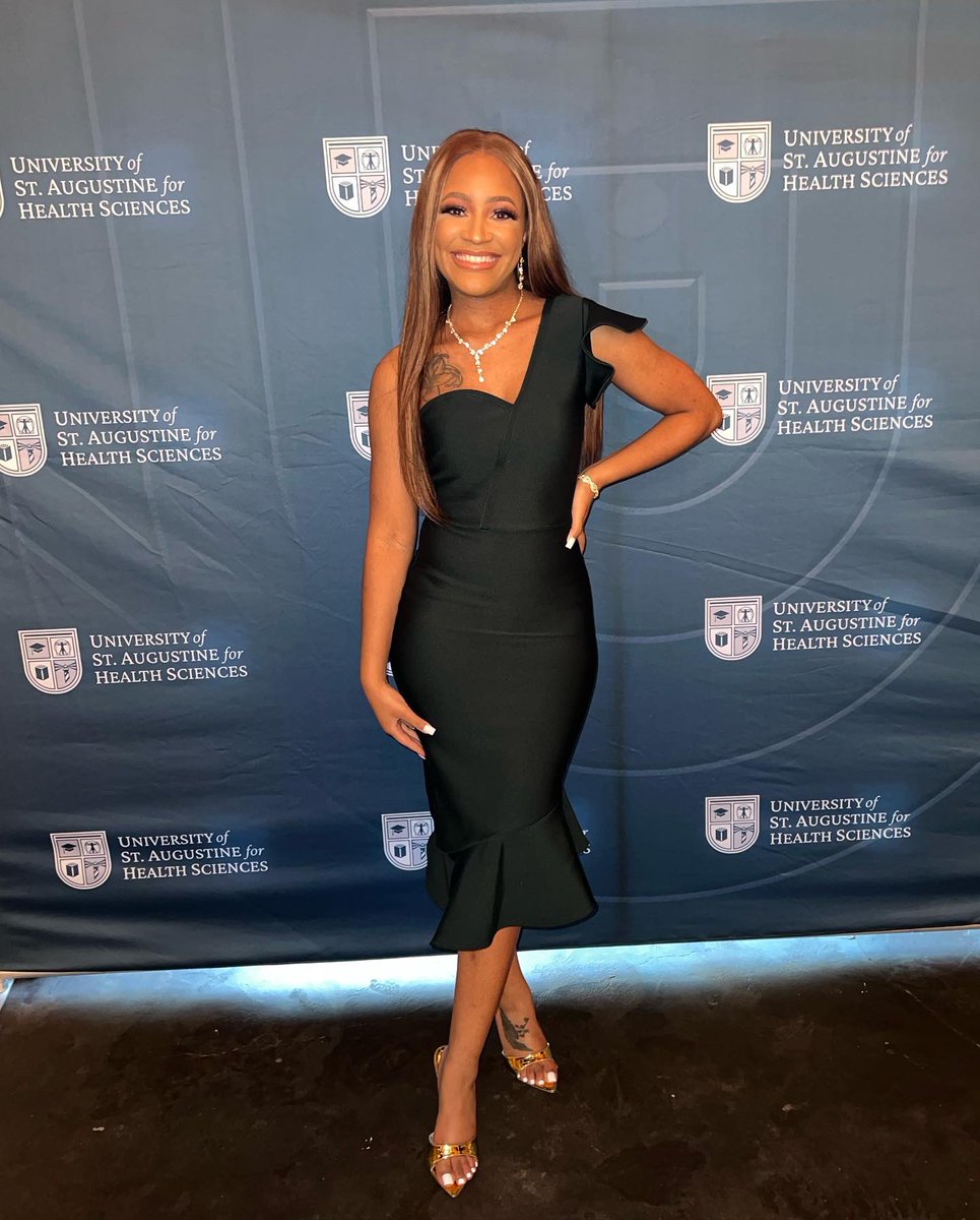 __zariaaaaaaa's tweet photo. Pinning ceremony complete✅🥳
In my white coat era, and one step closer to being Dr. Zaria Favorite, OTD.
Blessed beyond measures🙌🏾 .
Next up.. Houma, LA & then San Antonio, TX for my level II fieldwork rotations👩🏽⚕️⚕️.
#halfwaymark #blackgirlwhitecoat #futureOT https://t.co/A89XoU3kiT