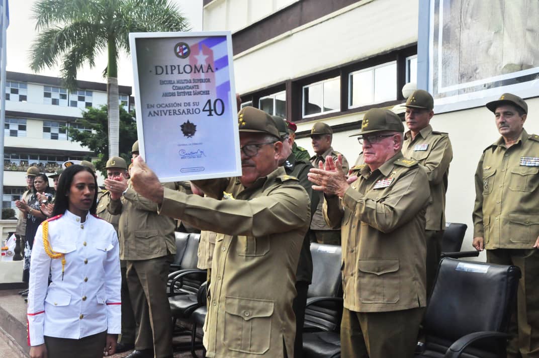 GE Raúl Castro: En ocasión del 40 aniversario de la fundación de esta institución, los felicito a todos por los resultados alcanzados, conscientes de que sabrán continuar avanzando hacia metas superiores.
#Cuba los admira.