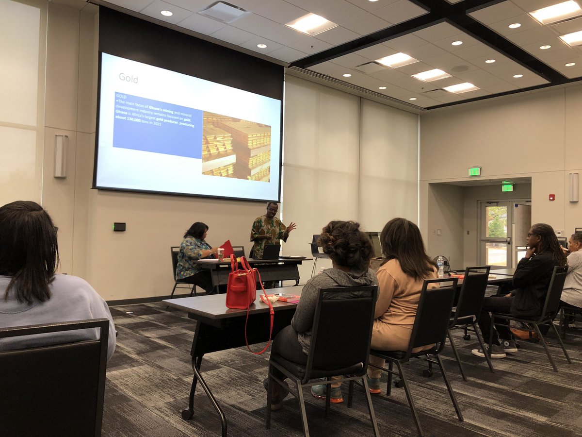 ALHumanities's tweet image. #LitLearning this morning in Huntsville with AHA’s workshop on Yaa Gyasi’s novel HOMEGOING and the power of knowing our roots. Thank you to our scholars for sharing: Dr. Kwaku Gyasi of @UAHuntsville , Dr. Charlotte Teague of @aamuedu, and William Hampton of Huntsville Revisited.