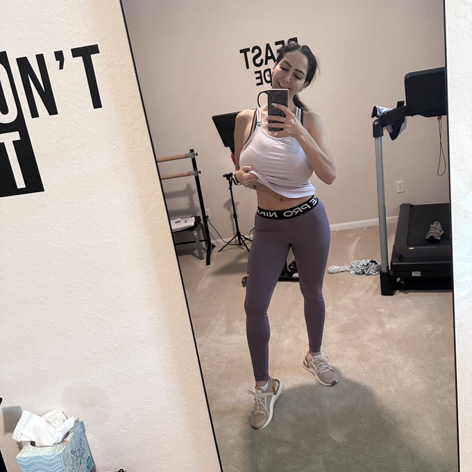 Saturday morning workouts just hit different! https://t.co/SkOFOf3PI3<a href="/tag/mondaynightraw"class="tags"><span>#mondaynightraw</span></a>