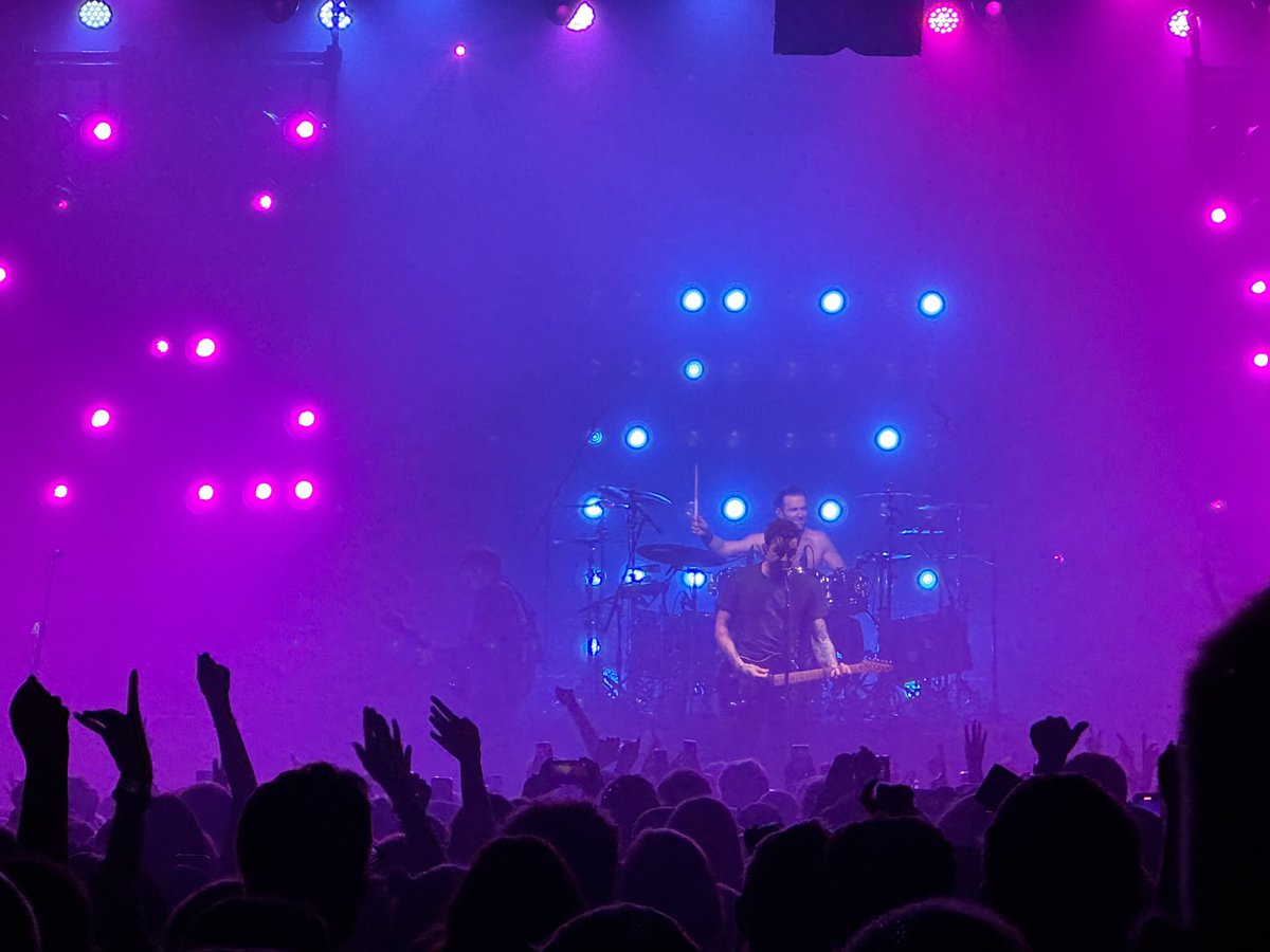 leah1903_'s tweet photo. The best time watching @mcflymusic on Thursday in Manchester 😍 https://t.co/lteBC4Aw1V