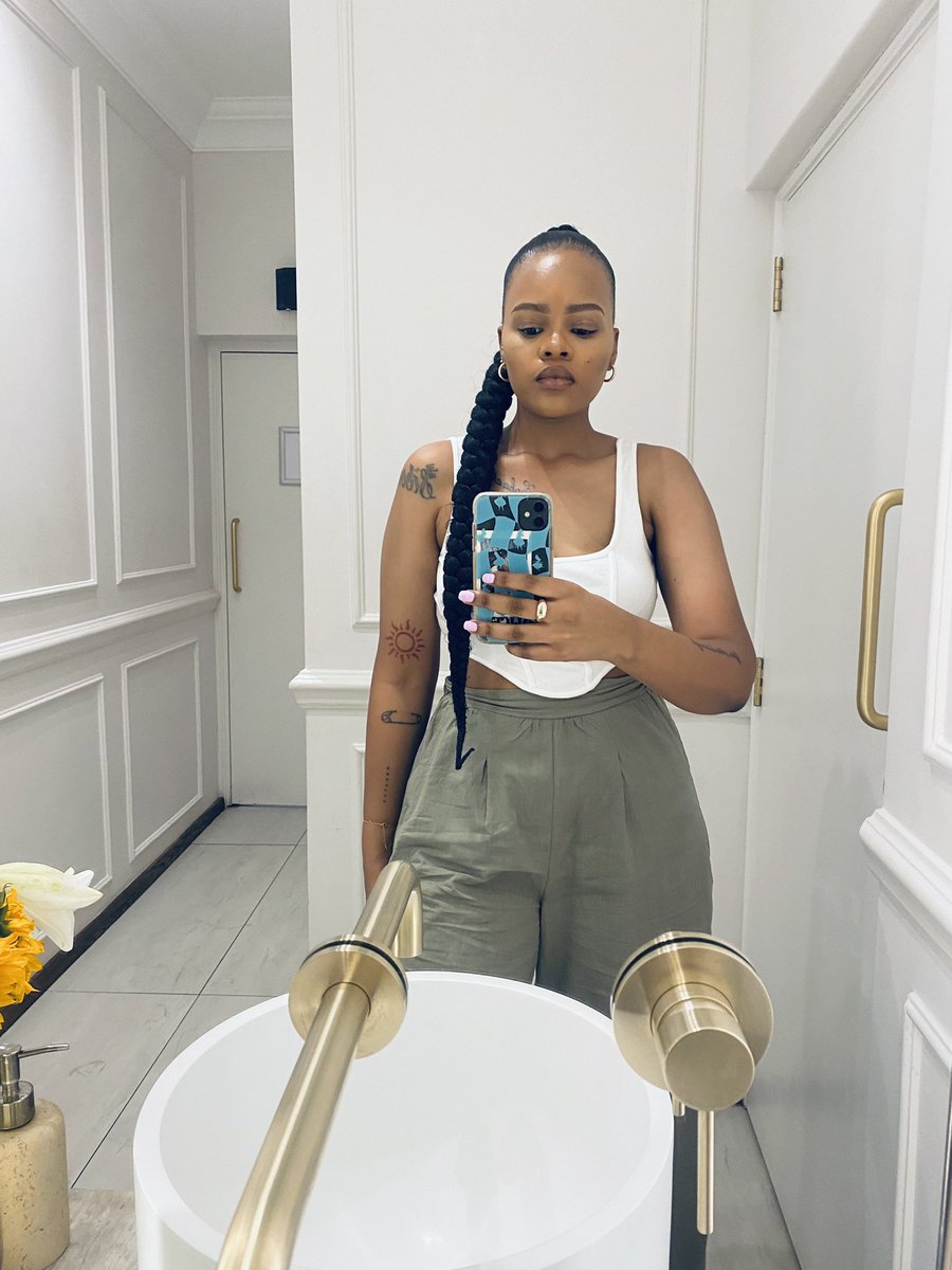 Lesego_taurean's tweet photo. Heyy.💚 https://t.co/l0CAZGs9AT