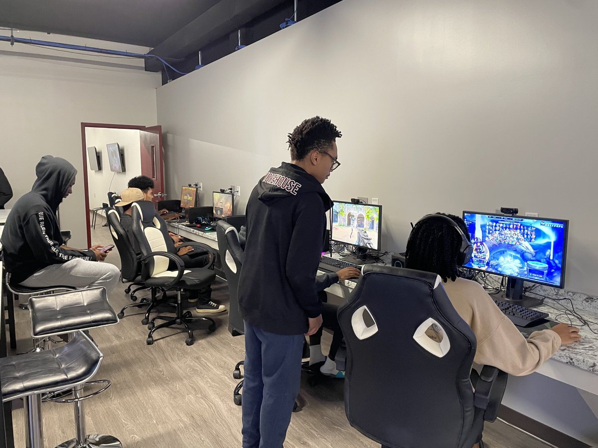 KSU_Byrd's tweet photo. GEL Commissioner Journeys pt.1
Yesterday I took a trip down to @esports_maroon to visit the new Esports Space, that they have poured their heart and soul into. They were also hosting their #Fallhalla event, and I got to see first-hand the competitive excellence they have https://t.co/epBLATXmmH