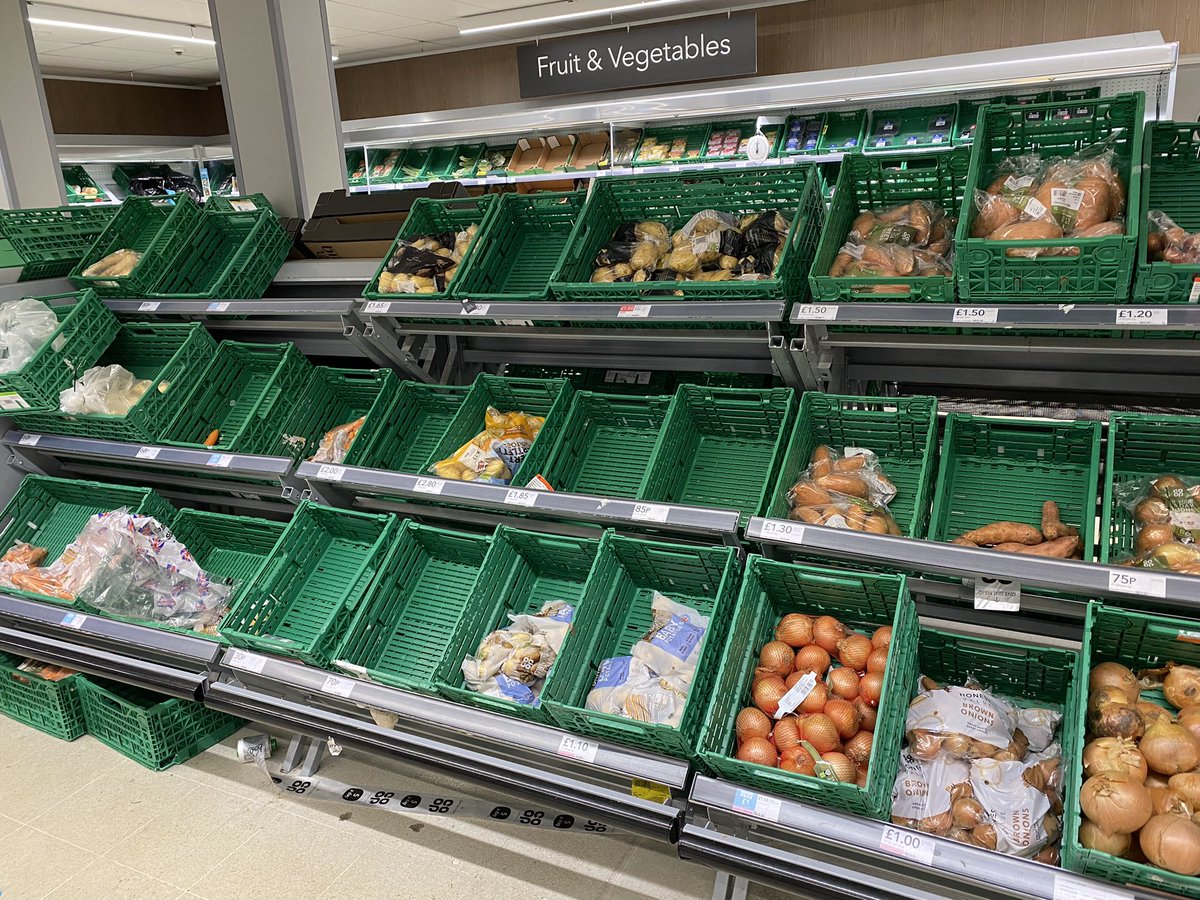 DavidButler34's tweet photo. Supermarket fruit and veg aisles looking a bit sparse this afternoon! 

Five years ago you would’ve called this out as unusual; now it’s simply the new normal for the UK!

Junk aisles (booze, confectionery, crisps etc) all rammed full though! https://t.co/QM8d6txA4L