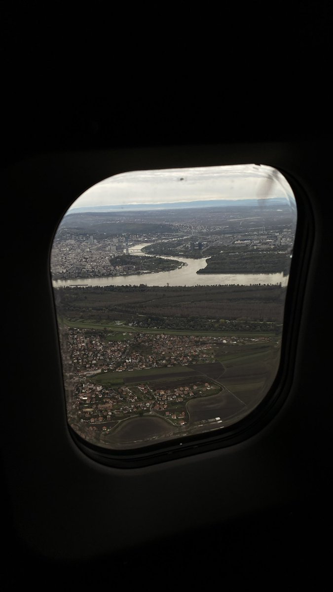 topalovic_igor's tweet photo. AIRBUS CASA C295 ✅
Нови транспортни авион за Војску Србије после скоро 40 година✈️🛫🪖 ⚔️
#rts #dnevnik #vojska #vojskasrbije #rvipvo #ratnovazduhoplovstvo #airbus #c295 #horus https://t.co/YRwUIvdO2P