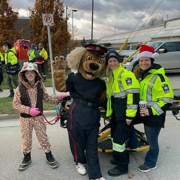 OwenSoundPolice (@owensoundpolice) on Twitter photo #CommunityPartners chilling, waiting to greet families at this year's Santa Claus parade <a href="/ChiefAmbroseOSP/">ChiefAmbroseOSPS</a> <a href="/JFluneyOSPS/">InspectorFluney OSPS</a> <a href="/Insp_DBishop/">Dave Bishop</a> <a href="/OSPApres/">James Boyle</a> <a href="/GreyParamedics/">Grey County Paramedic Services</a> <a href="/IAFF531/">Owen Sound FF L531</a> #CommunityPartners chilling, waiting to greet families at this year's Santa Claus parade <a href="/ChiefAmbroseOSP/">ChiefAmbroseOSPS</a> <a href="/JFluneyOSPS/">InspectorFluney OSPS</a> <a href="/Insp_DBishop/">Dave Bishop</a> <a href="/OSPApres/">James Boyle</a> <a href="/GreyParamedics/">Grey County Paramedic Services</a> <a href="/IAFF531/">Owen Sound FF L531</a>