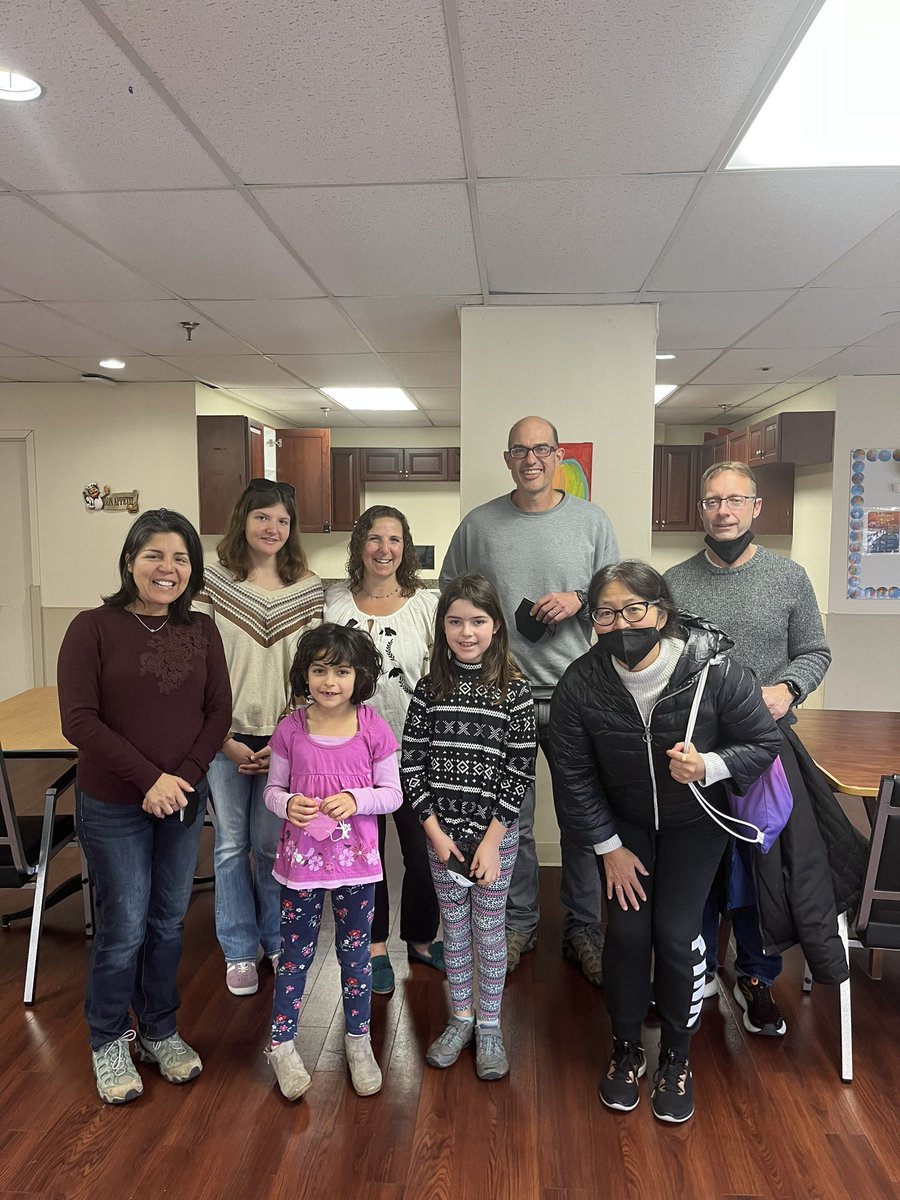 MsHope0621's tweet photo. @MetroMinistries @TitusONeilWWE @tbaslighmiddle @timatmetromin We didn’t serve 500 families, but we did visit #regencycarearlington and put smiles on faces of seniors w/ Dementia and Alzheimer’s, who are often forgotten by their families/society. @HolidayProject #HolidayProject #Volunteer #Community #GiveBack #thanksgiving2023 #Thanksgiving https://t.co/H1O5MFeFkU