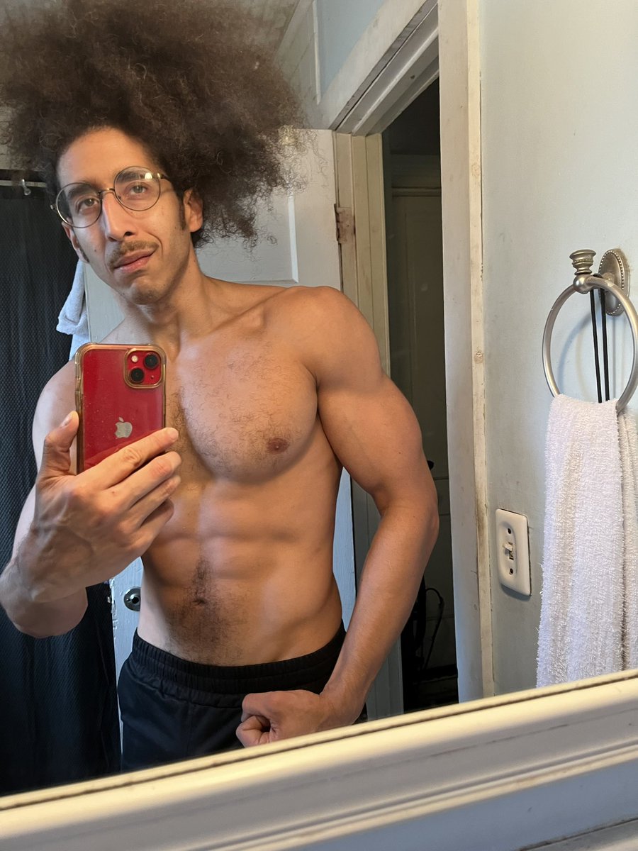 MannyStreet's tweet photo. Here comes the MEAT 🩷🩵 https://t.co/tTDvXVyTZS