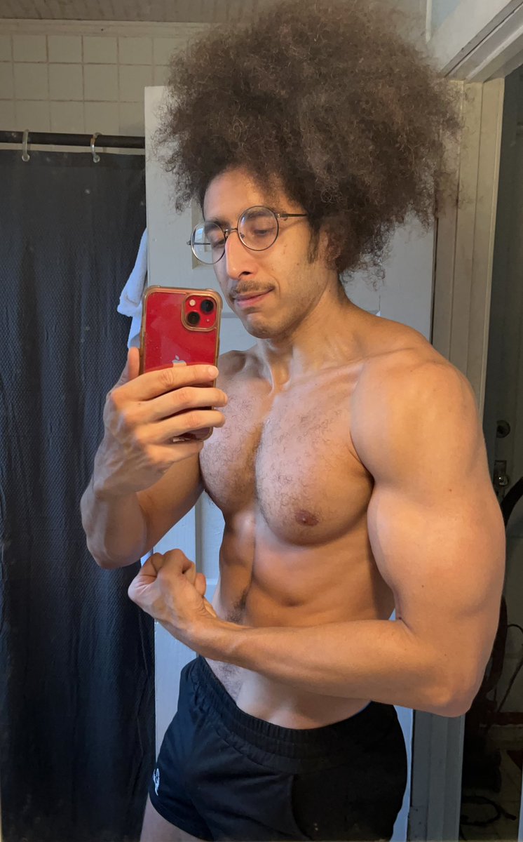 MannyStreet's tweet photo. Here comes the MEAT 🩷🩵 https://t.co/tTDvXVyTZS