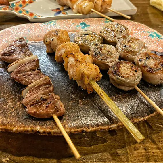 Fukuoka_leapup's tweet image. 🆕「福岡・予約必須の焼鳥屋5選」#福岡市中央区 編

🏮予約必須の超人気焼き鳥居酒屋「本格焼鳥 大名へて」#大名

🏮バーニャカウダー食放題でコスパ最高「焼鳥のえーす」#大名

🏮安ウマでネタがデカい老舗焼き鳥店「ちびっこ大将」#高砂

#福岡グルメ行かなきゃ損
fukuoka-leapup.jp/gourmet/202311…

#福岡市