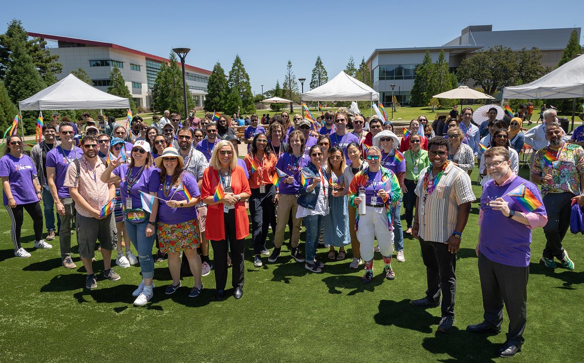 SLAClab's tweet photo. 🏳️🌈 Happy #PrideinSTEMday!
This July, members of SLAC’s LGBTQ+ employee resource group organized a labwide pride march for a second year in a row. After circling the loop, employees enjoyed refreshments and games in the quad. https://t.co/MhoNBcUxyz