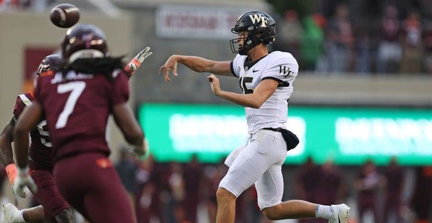 Future4QB's tweet photo. #Future4 alumni Michael Kern @MichaelKern2019 getting his first start for Wake Forest today @FootballHotbed @PhillipsQBA https://t.co/29g4LuUx5u