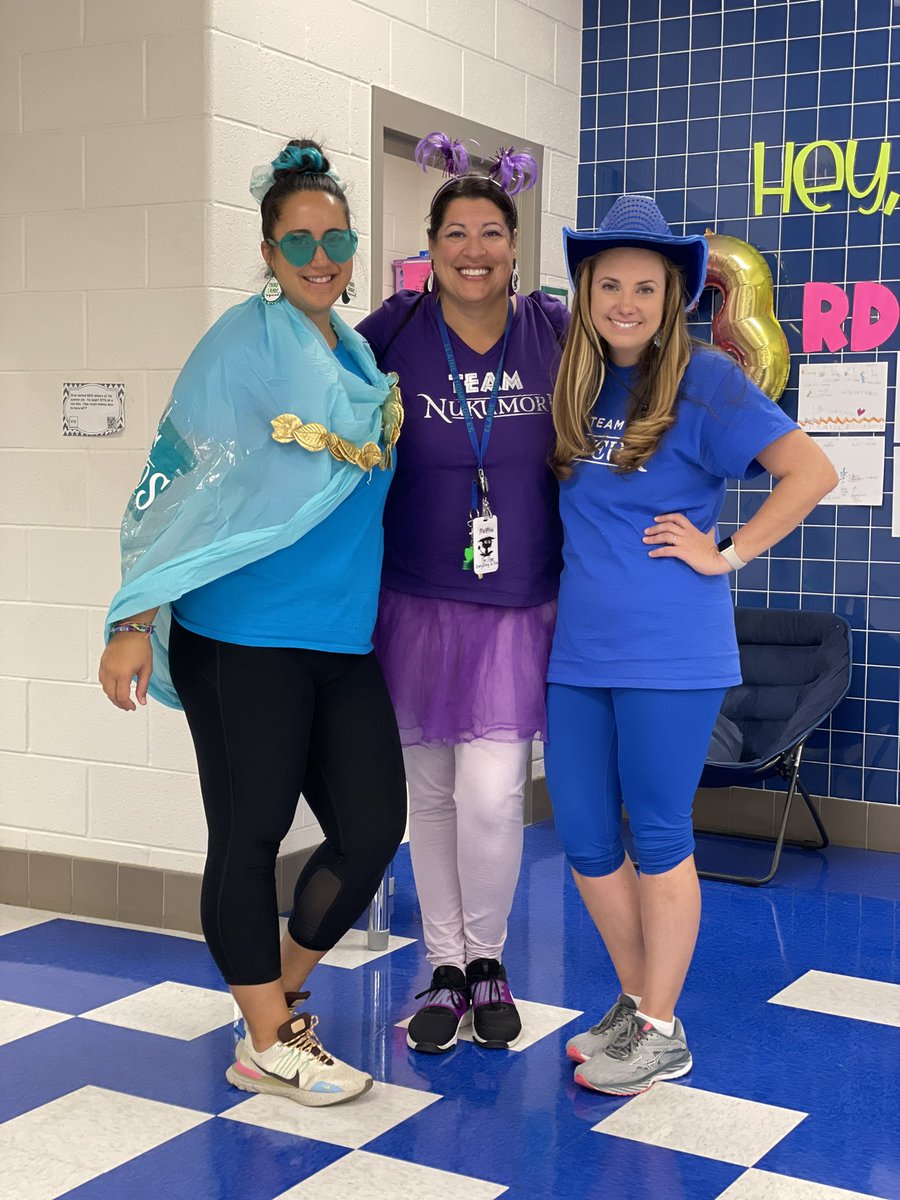 Best house leaders ever!! 
#TeamThompson
<a href="/MrsV_ETE/">Lindsay Vinson</a> 
<a href="/E_ThompsonES/">Elaine Thompson Elementary</a>