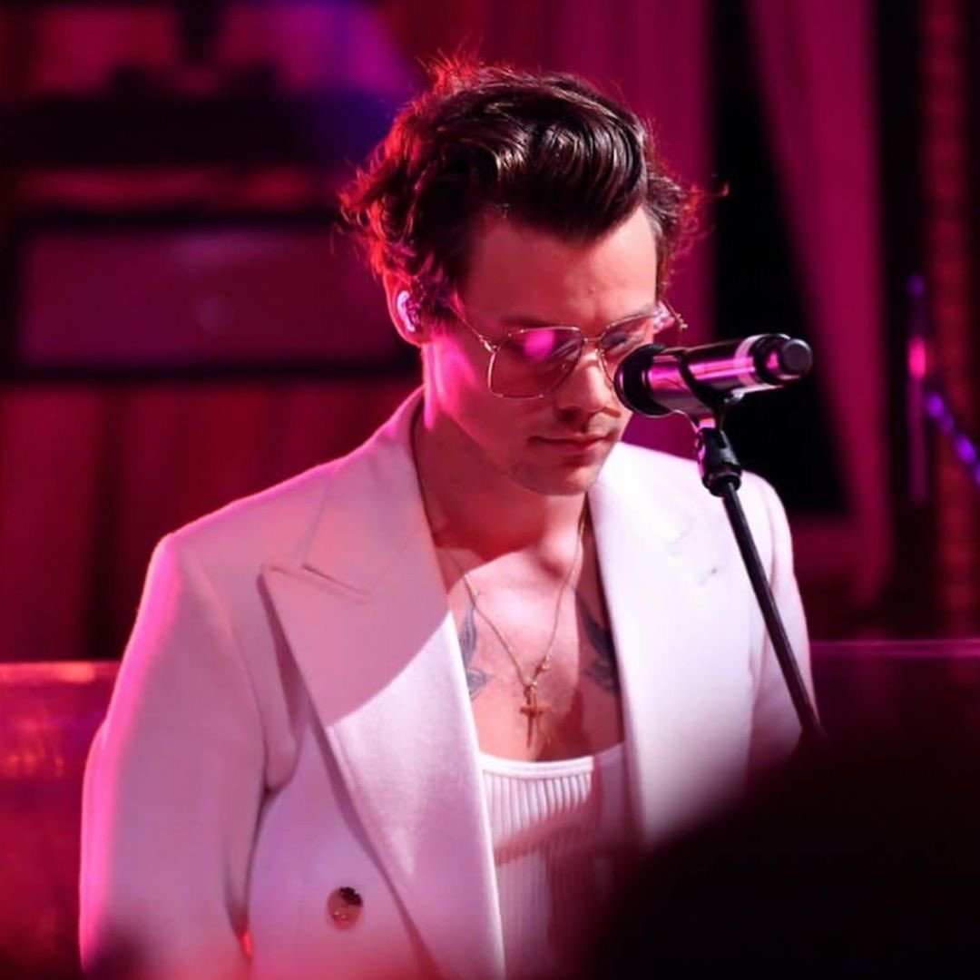 hs1rrry's tweet photo. cómo vas a ser tar guapo https://t.co/8hlPxWazJU
