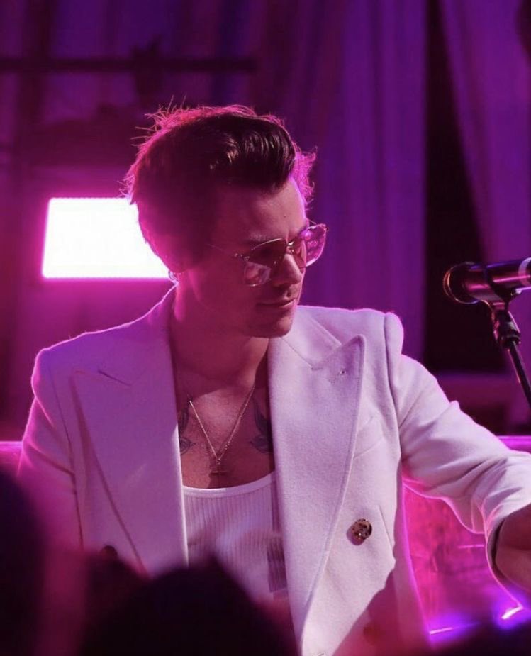 hs1rrry's tweet photo. cómo vas a ser tar guapo https://t.co/8hlPxWazJU
