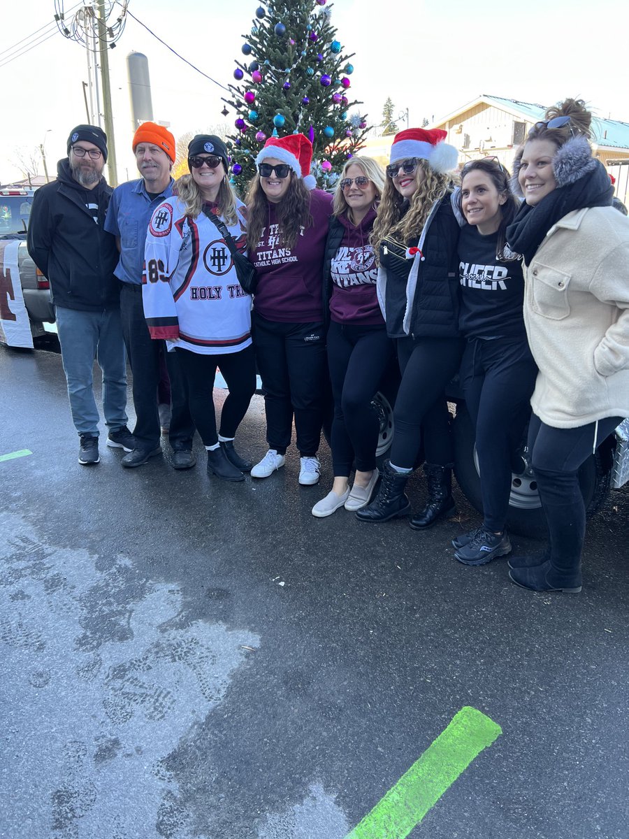 What a great day for a parade! Thank you to Principal Willams and the staff and students ⁦@trinitytitan⁩ for giving up your Saturday to enter a float in the Port Dover Santa Claus parade. So glad I was invited to help out. Thank you Clark!
