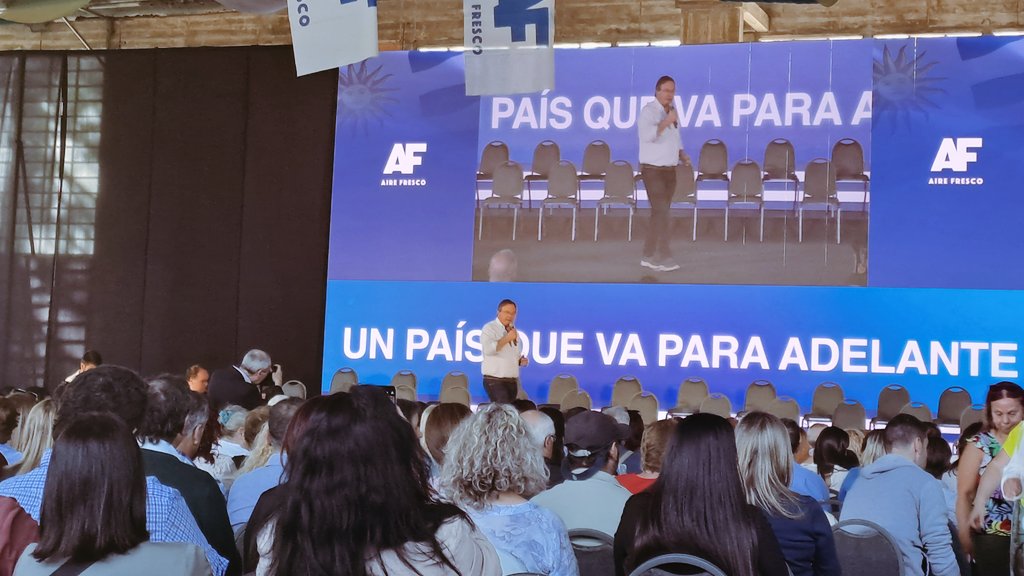 Lista33SJ's tweet photo. Dijimos presente en un nuevo congreso de @Aire__Fresco en Montevideo. 
Tenemos al candidato más preparado de todo el Uruguay para gobernar.  Arriba @AlvaroDelgadoUy! https://t.co/JJPAj68FfO