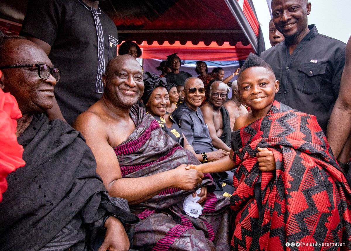 AlanKyerematen's tweet photo. I was honoured to be able to pay my respects at the funeral of Former First Lady Theresa Kufuor in Kumasi. 

My heartfelt condolences to Former President HE John Agyekum Kufuor and his entire family during this challenging time. Mrs. Kufuor's legacy of grace and service will forever be remembered.

#MovementForChange
#ghanawillriseagain
#YellowArmy