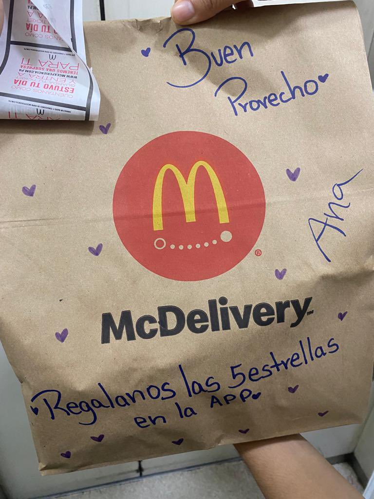 aias_06's tweet photo. Gracias al Staff en Costa del Este por cambiarme las McPapas para que llegaran Calientitas! ❤️😍 @mcdonaldspa @McDonalds https://t.co/qoaOOMk0Fv