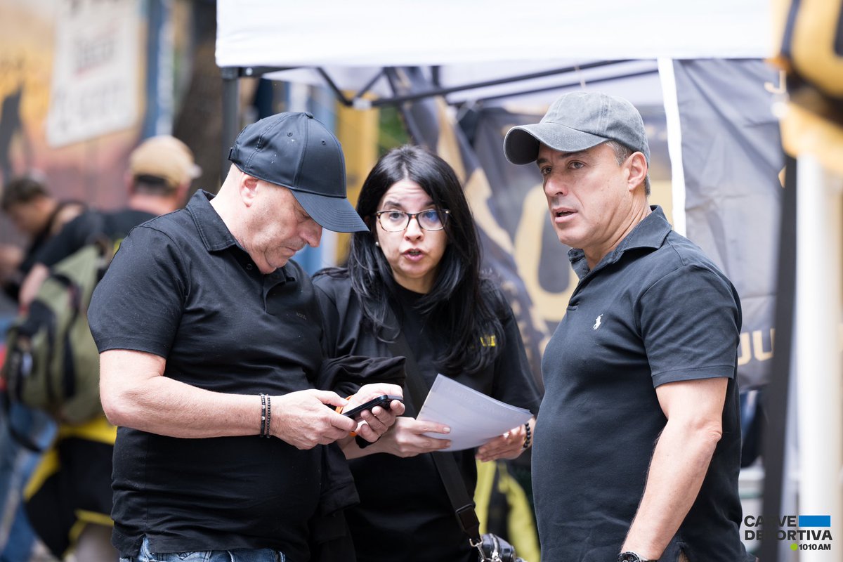 Carve Deportiva (@carvedeportiva) on Twitter photo 🗳️ #EleccionesPeñarol1010
🗣️ “Va votando mucha gente, estamos contentos de poder empezar a trabajar por Peñarol. Organicé mi vida para tener tiempo para poder trabajar por Peñarol”
✍🏻 <a href="/EdgardoNovick/">Edgardo Novick</a> en carvedeportiva.uy 🗳️ #EleccionesPeñarol1010
🗣️ “Va votando mucha gente, estamos contentos de poder empezar a trabajar por Peñarol. Organicé mi vida para tener tiempo para poder trabajar por Peñarol”
✍🏻 <a href="/EdgardoNovick/">Edgardo Novick</a> en carvedeportiva.uy