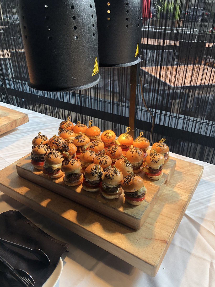 LaetitiaParente's tweet photo. Went to @eatSTK x @bumble holiday brunch event this morning with my gal. Sliders 🍔 & mimosas 🥂were in the menu. Feeling the holiday festivities already ✨☺️ #STK #SanFrancisco #BumbleIRL #SFevent https://t.co/QCFMMH1FSR