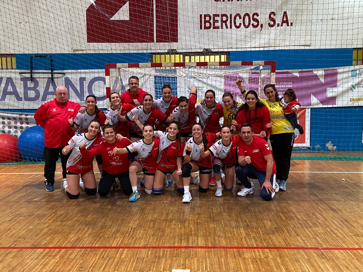 Club Balonmano Gijón (@balonmanogijon) on Twitter photo 🚨DHPLATA FEMENINA🚨
👉🏼Victoriaaaa!!! Nos volvemos de Galicia con dos puntos de oro obtenidos en una cancha muy complicada y ante un duro rival. Pero nuestro equipo hoy ofreció su mejor cara. Seguimos sumando!
#SomosBMG #OrgulloDeCantera 🔴⚪️ 🚨DHPLATA FEMENINA🚨
👉🏼Victoriaaaa!!! Nos volvemos de Galicia con dos puntos de oro obtenidos en una cancha muy complicada y ante un duro rival. Pero nuestro equipo hoy ofreció su mejor cara. Seguimos sumando!
#SomosBMG #OrgulloDeCantera 🔴⚪️
