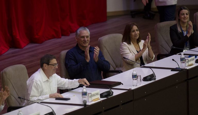 Reunión histórica en La Habana: Sesiona Cuarta Conferencia La Nación y la Emigración. Más de 300 cubanos residentes en el extranjero participan para dialogar sobre los vínculos con su país de origen, las perspectivas de esa relación y temas migratorios #JuntosXCuba