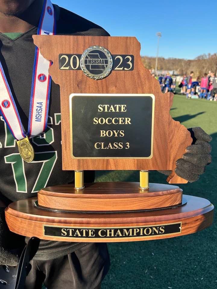 kcpublicschools's tweet photo. That’s a mighty good looking trophy there, @KCPS_East.
You earned it, Bears 🐻 🔥 https://t.co/YmgJYxJm8P