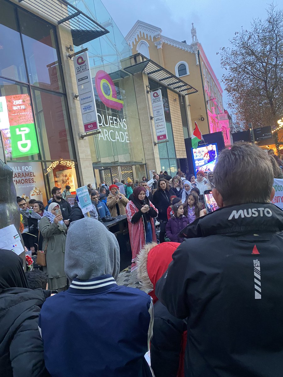 HelenCrid's tweet photo. Welsh women for Gaza today in central Cardiff #FreePalestine https://t.co/BIhLq0Nq9c