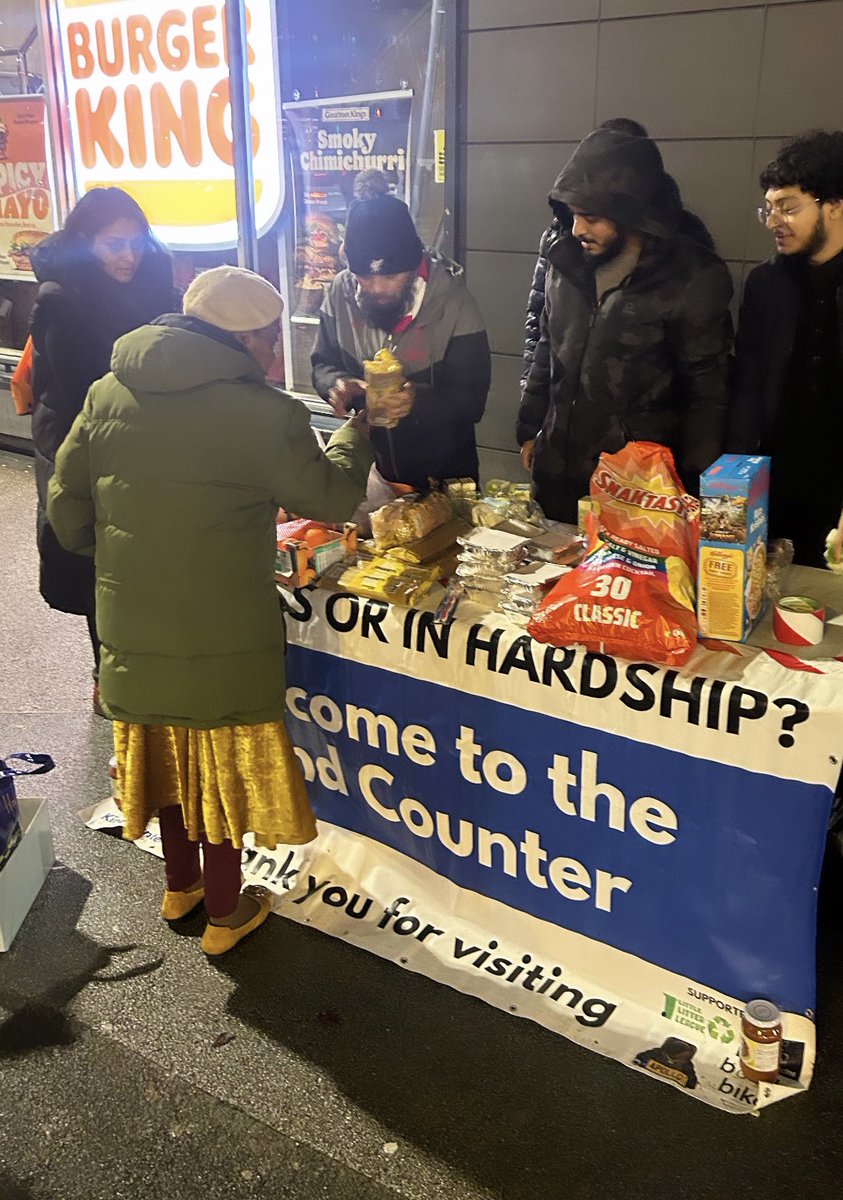 emdad07's tweet photo. The #KindCounter team are at Stratford with #homeless friends and people facing hardship. 

We had food and warm packs from JustSmiles Original @2iaRahman @mu_minauddin123 

Rough sleeping is the most visible and dangerous form of homelessness. 

#thewanderinglondoner https://t.co/1C8tEP3DWI