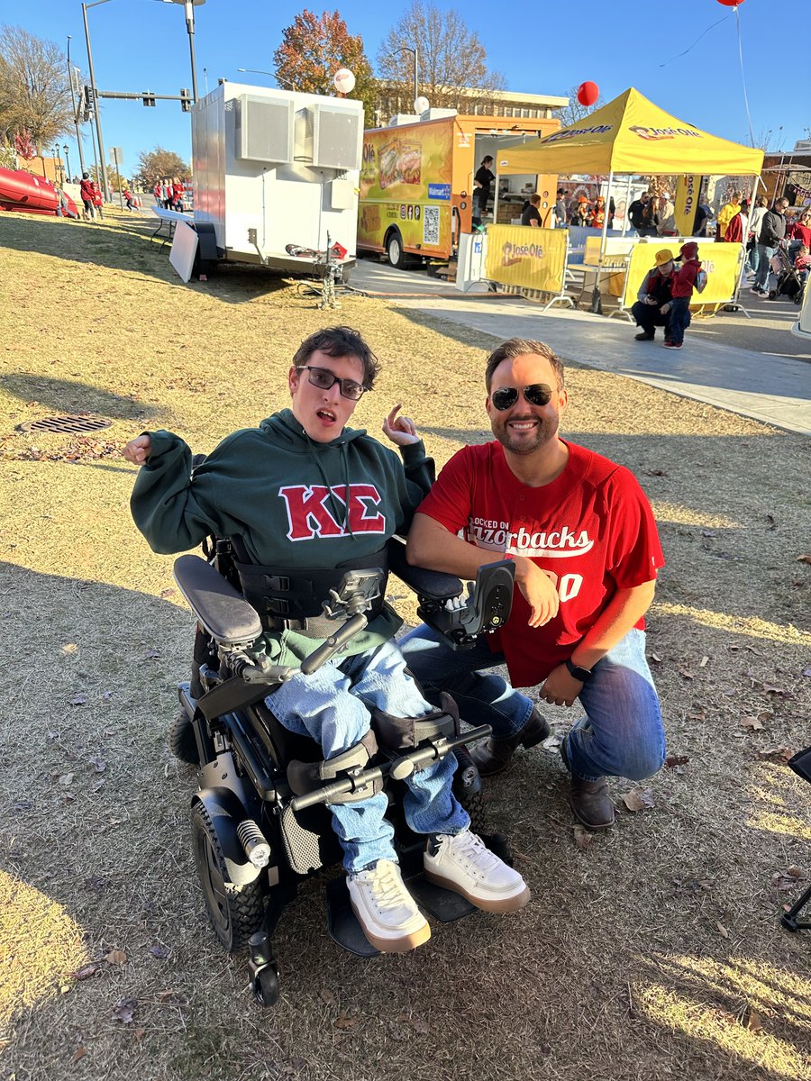 JohnNaborsShow's tweet photo. Got a chance to meet an awesome Razorback fan & avid listener to the @LockedOnHogs Podcast, my man Hunter! He came up to me talking about how he loves listening & gave me his thoughts on every Razorback sport. Hooked him up with a Locked On Razorbacks jersey (mainly due to being a Kappa Sig 👀). Appreciate you listening in Hunter! Hogs by 90!