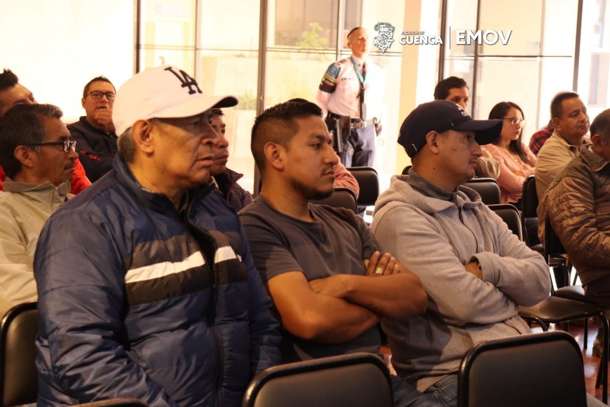 emov_ep's tweet photo. Hoy, iniciamos con el Proceso de capacitación integral a los conductores profesionales del Transporte Público Urbano del
cantón Cuenca.

@czamoramatute 
@MunicipioCuenca 
@DarioOrdonezA https://t.co/RMrikxEmZe