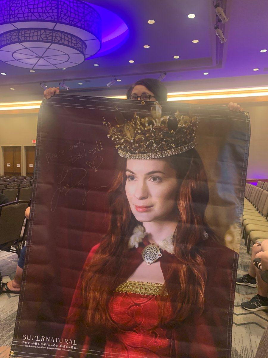 TheRealSoozyB's tweet photo. @feliciaday Love an impulse auction buy. Totally worth it 🖤

(Note, I am 6 feet tall! 😂)

#SPNHI https://t.co/6O81YrOAQm