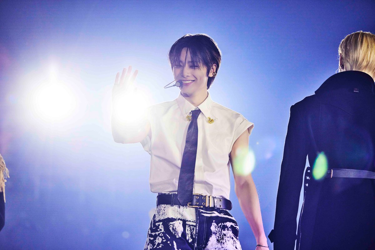 .<a href="/Stray_Kids/">Stray Kids</a> looking luxurious like an S-Class for their debut #BBMAs performance! 🌟  🔜 SUNDAY on BBMAs socials, <a href="/billboard/">billboard</a> or bbmas.watch